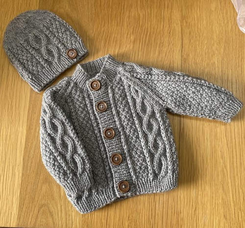Babies hand knitted - , aran